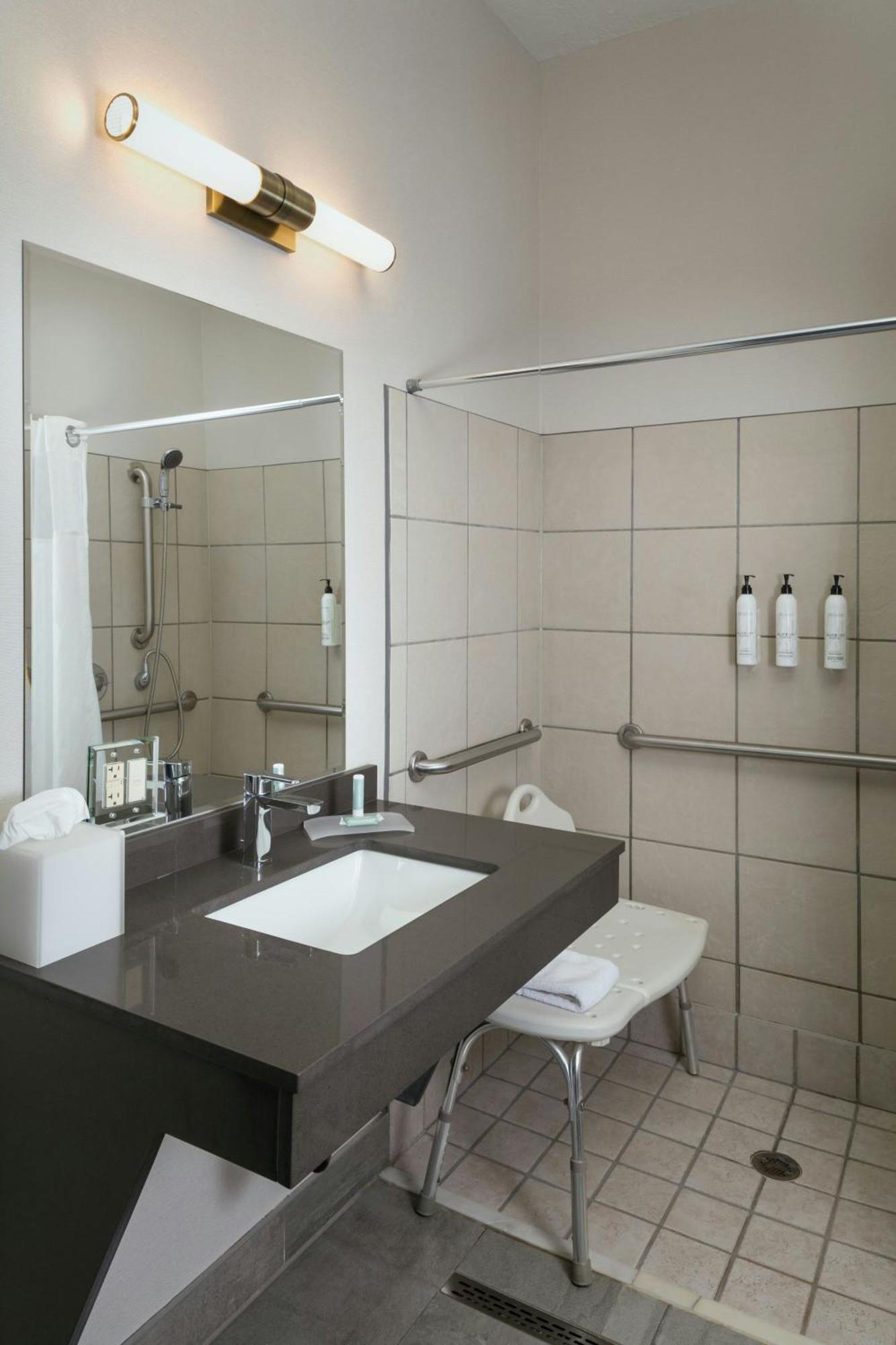 Fairfield Inn & Suites By Marriott Anchorage Midtown Екстериор снимка