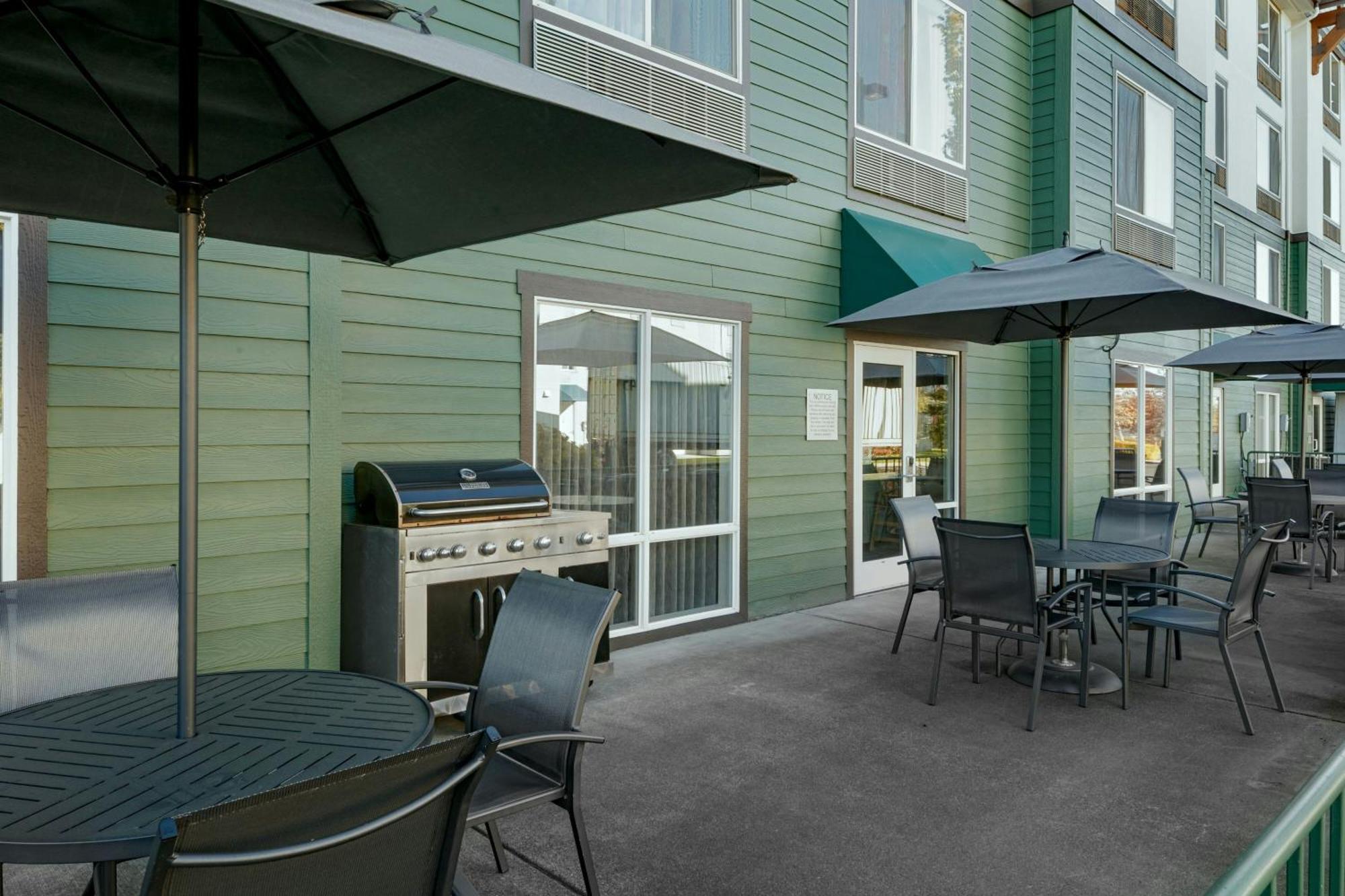 Fairfield Inn & Suites By Marriott Anchorage Midtown Екстериор снимка